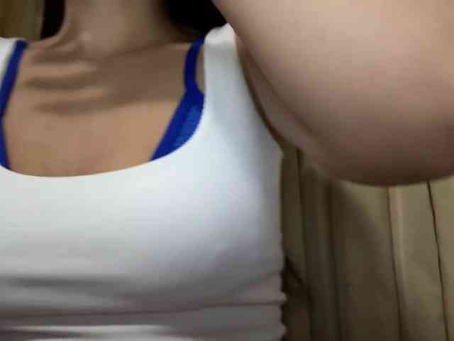LilyBrazen webcam