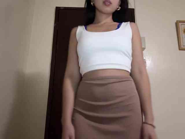 LilyBrazen webcam
