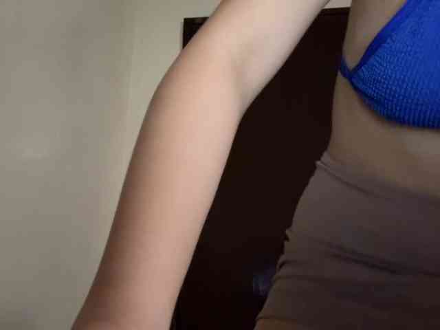 LilyBrazen webcam