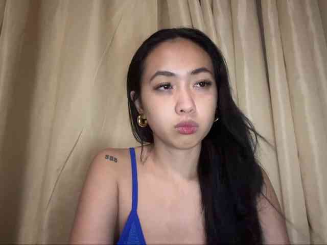 LilyBrazen webcam
