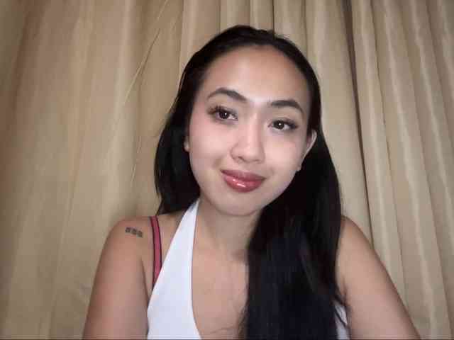LilyBrazen webcam