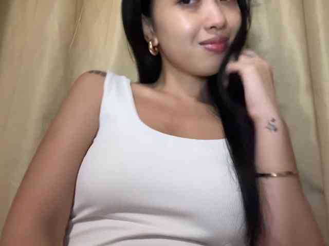 LilyBrazen webcam