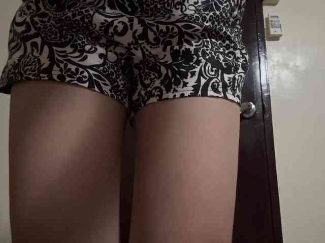 LilyBrazen webcam