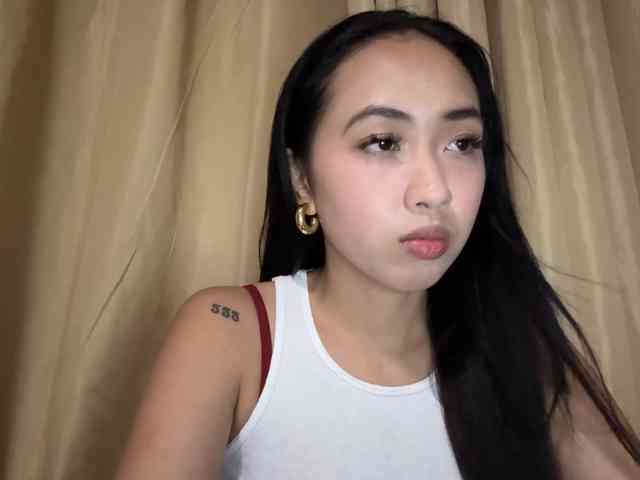 LilyBrazen webcam