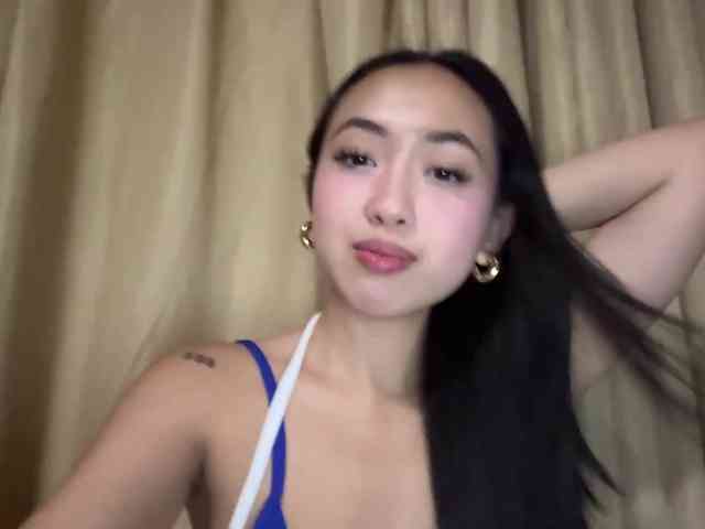 LilyBrazen webcam