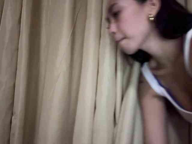 LilyBrazen webcam