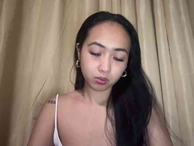 LilyBrazen webcam