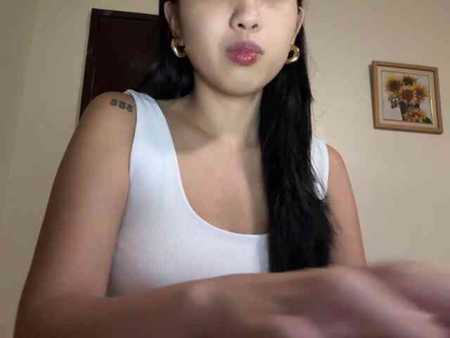 LilyBrazen webcam
