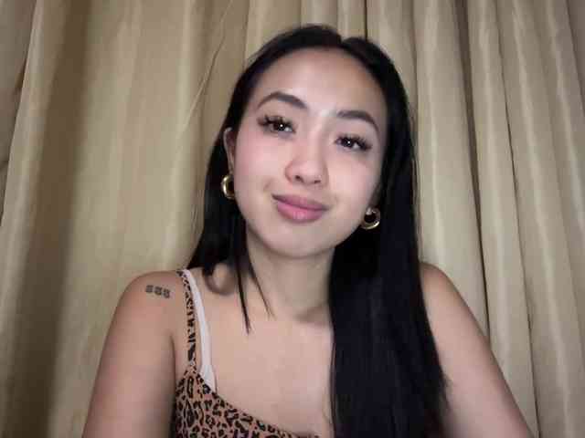 LilyBrazen webcam