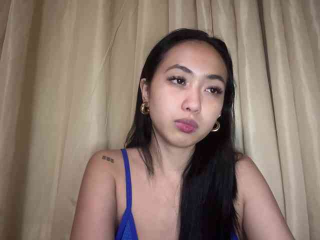LilyBrazen webcam