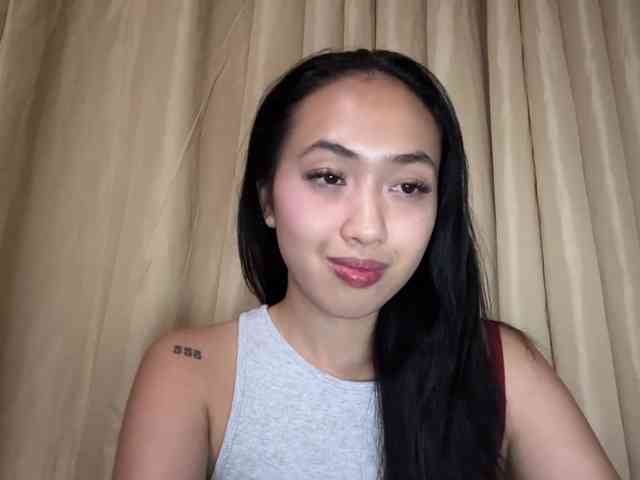 LilyBrazen webcam