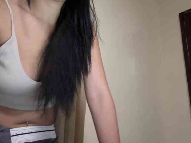 LilyBrazen webcam