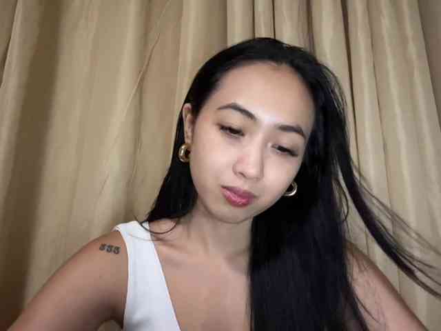LilyBrazen webcam