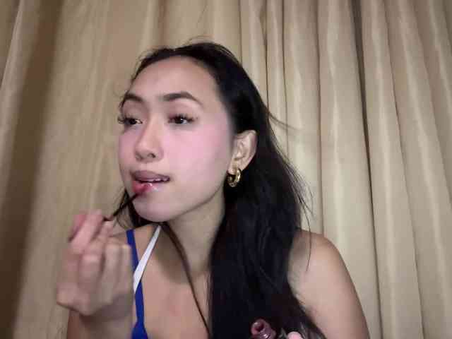 LilyBrazen webcam