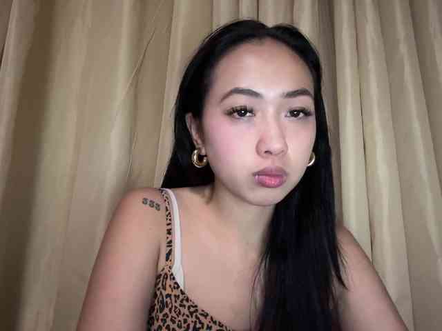 LilyBrazen webcam