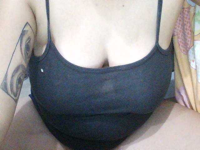SexyCherrry webcam bongacams model stream image