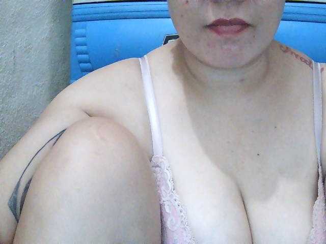 SexyCherrry live cam on BongaCams
