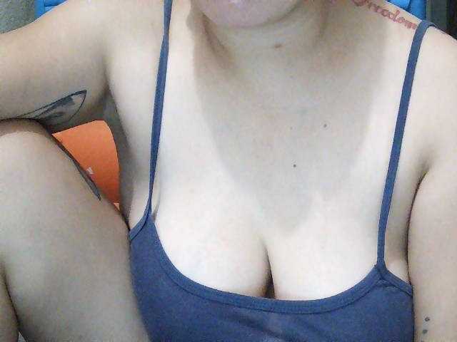 SexyCherrry live cam on BongaCams