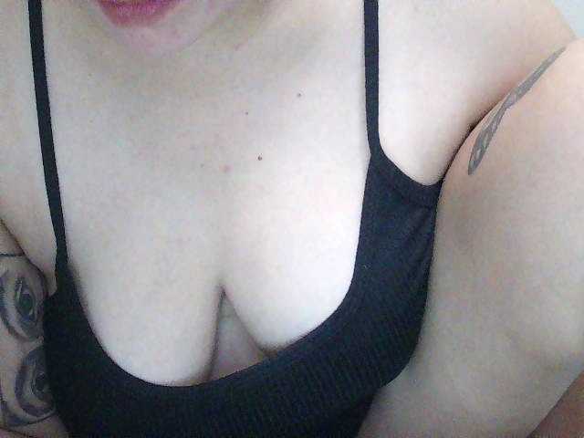 SexyCherrry live cam on BongaCams