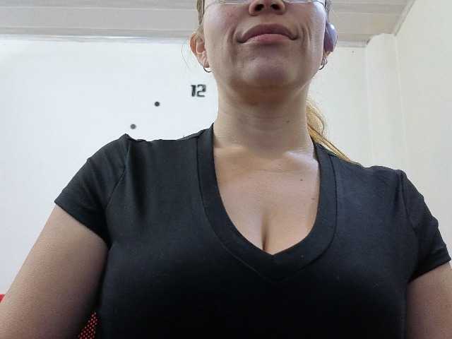 soyemilyhanks live cam on BongaCams