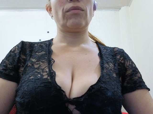 soyemilyhanks live cam on BongaCams
