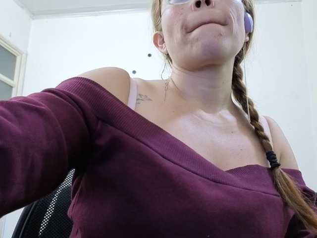 soyemilyhanks live cam on BongaCams