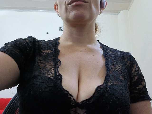 soyemilyhanks live cam on BongaCams