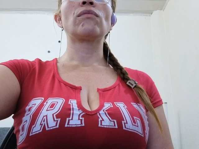 soyemilyhanks live cam on BongaCams