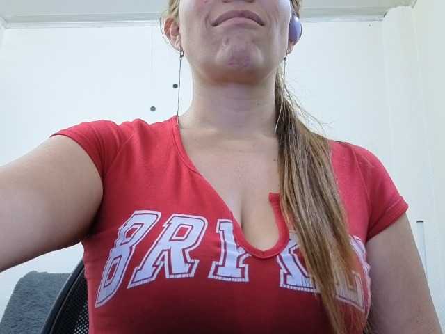 soyemilyhanks live cam on BongaCams