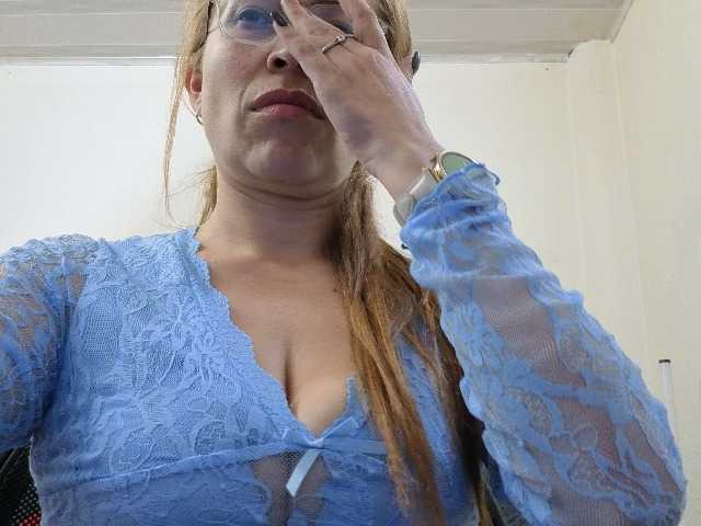 soyemilyhanks live cam on BongaCams