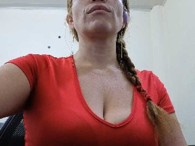 soyemilyhanks live cam on BongaCams