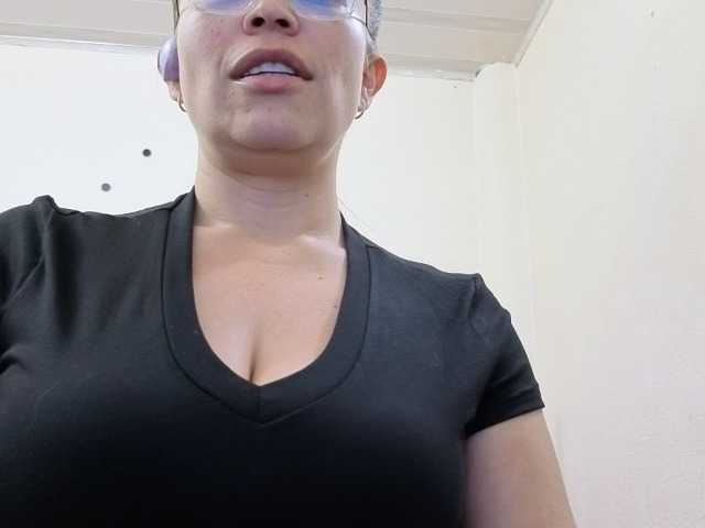 soyemilyhanks, live now on BongaCams