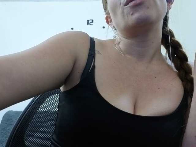 soyemilyhanks live cam on BongaCams