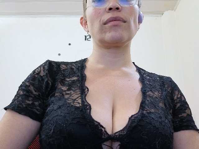 soyemilyhanks live cam on BongaCams