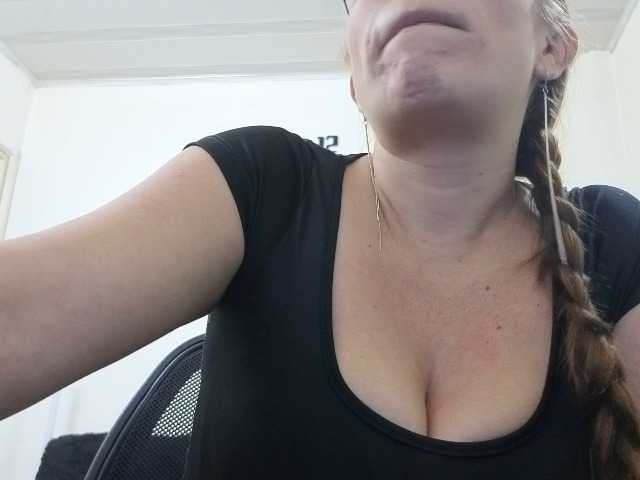 soyemilyhanks live cam preview