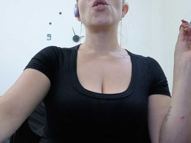 soyemilyhanks live cam on BongaCams