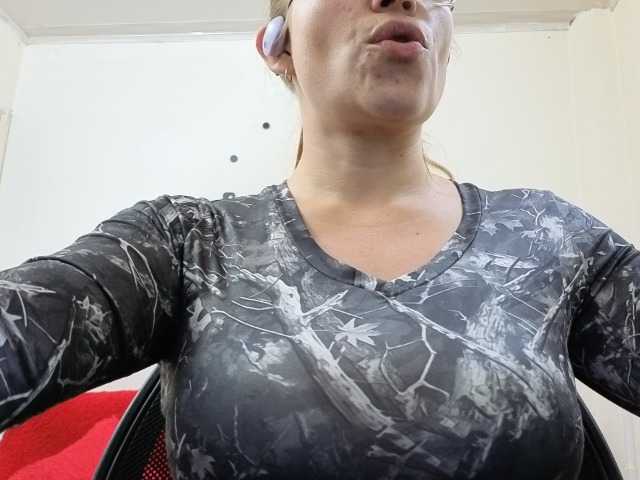 soyemilyhanks, live now on BongaCams