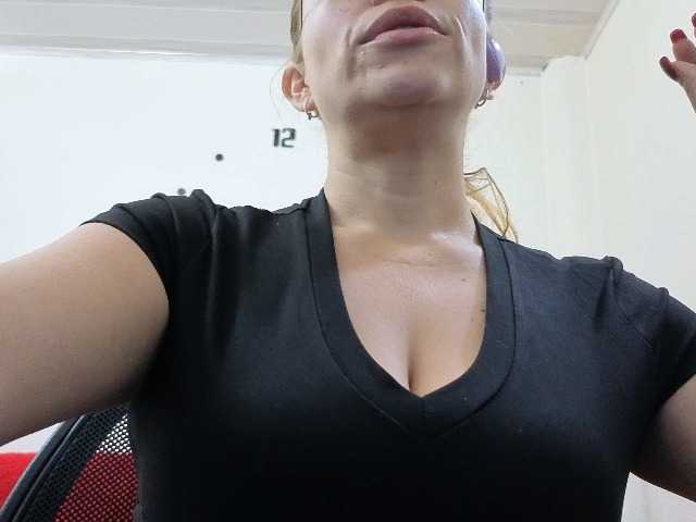 soyemilyhanks live cam on BongaCams