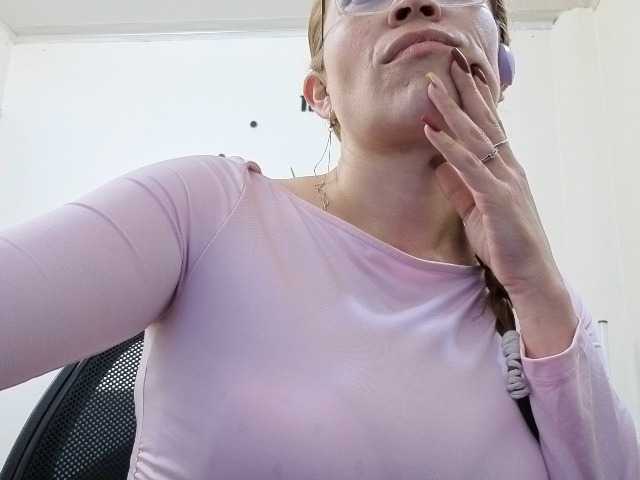 soyemilyhanks live cam on BongaCams