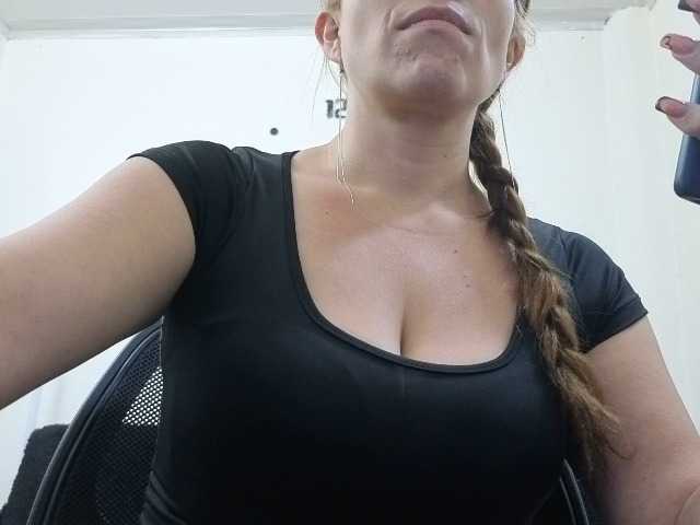 soyemilyhanks live cam preview