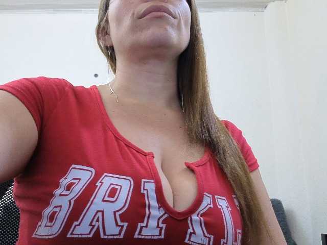 soyemilyhanks live cam on BongaCams
