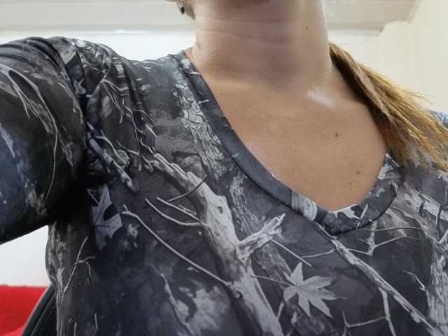 soyemilyhanks live cam on BongaCams