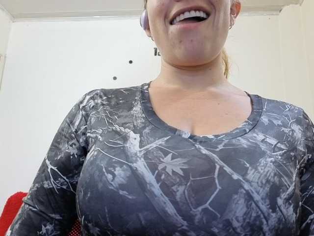 soyemilyhanks, en directo ahora en BongaCams