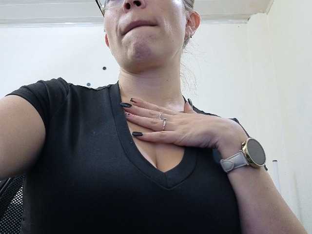 soyemilyhanks live cam on BongaCams