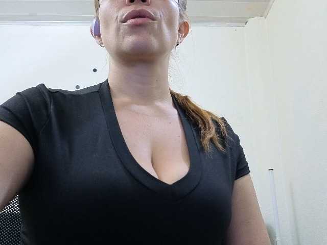 soyemilyhanks live cam on BongaCams