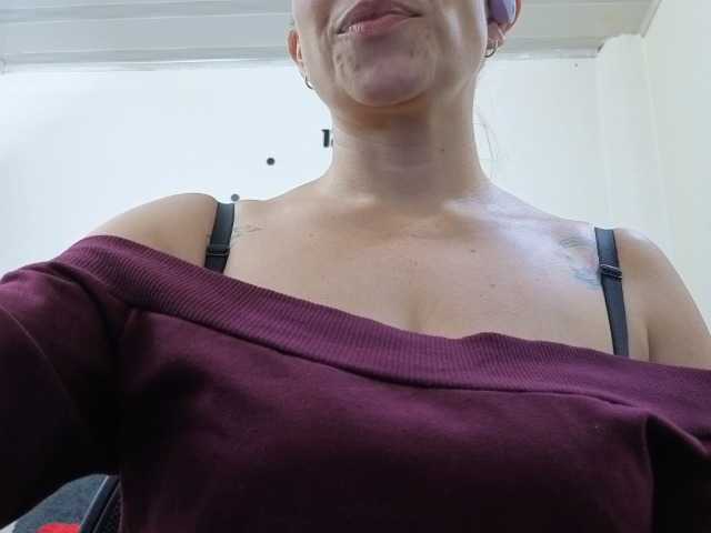 soyemilyhanks live cam preview