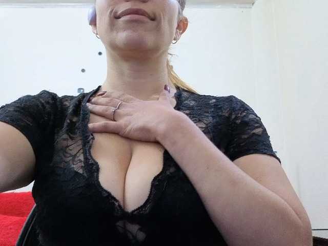 soyemilyhanks live cam on BongaCams