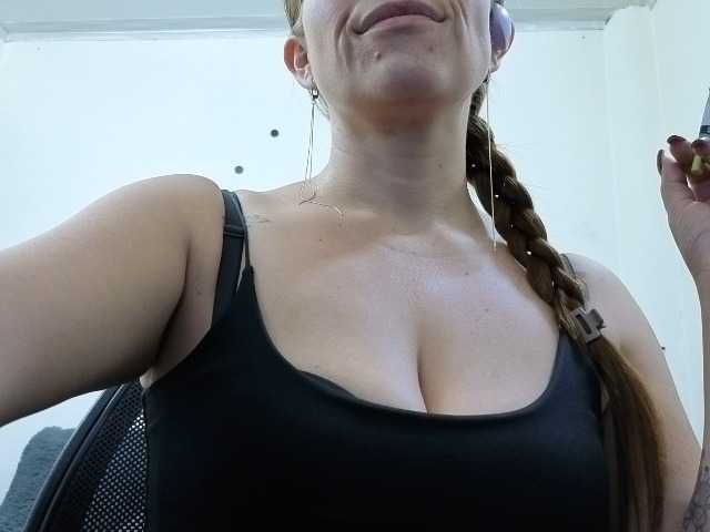 soyemilyhanks live cam preview