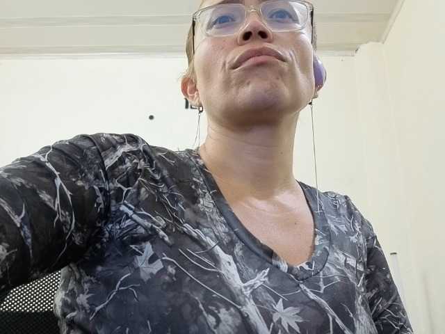 soyemilyhanks live cam on BongaCams