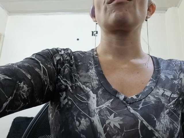 soyemilyhanks live cam on BongaCams
